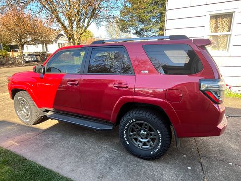 Used 2021 Toyota 4Runner SR5 image 8