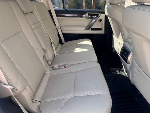 Used 2022 Lexus GX 460 Luxury w/ Accessory Package image 8