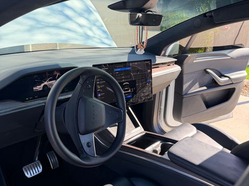 Used 2023 Tesla Model X image 11