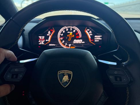 Used 2021 Lamborghini Huracan EVO RWD image 8