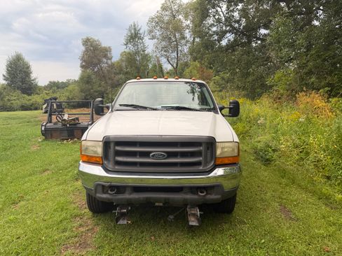 Used 2000 Ford F450 4x4 Regular Cab Super Duty image 2