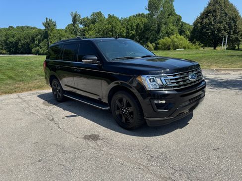 Used 2021 Ford Expedition XLT AWD/4WD image 2