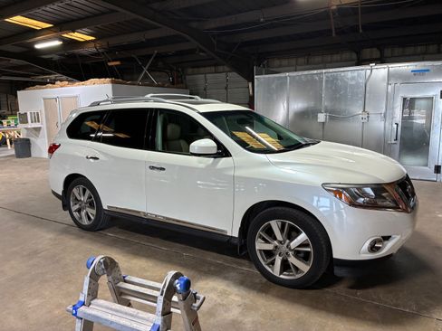Used 2016 Nissan Pathfinder Platinum AWD/4WD image 4