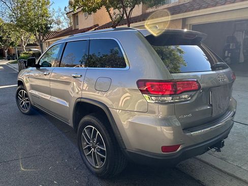 Used 2020 Jeep Grand Cherokee Limited w/ Luxury Group II image 4