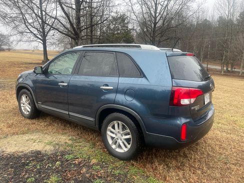 Used 2014 Kia Sorento LX image 4