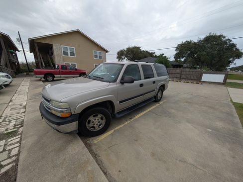 Used 2004 Chevrolet Suburban LS w/ Preferred Equipment Group image 1