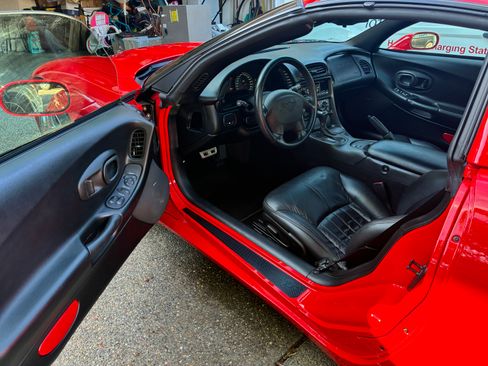 Used 2002 Chevrolet Corvette Coupe RWD image 13