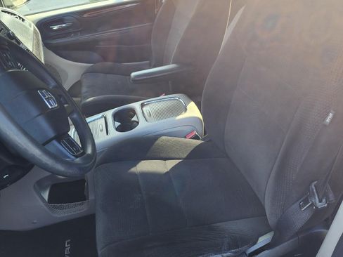 Used 2013 Dodge Grand Caravan SXT FWD image 9