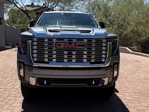 Used 2024 GMC Sierra 2500 Denali w/ Denali Reserve Package AWD/4WD image 2