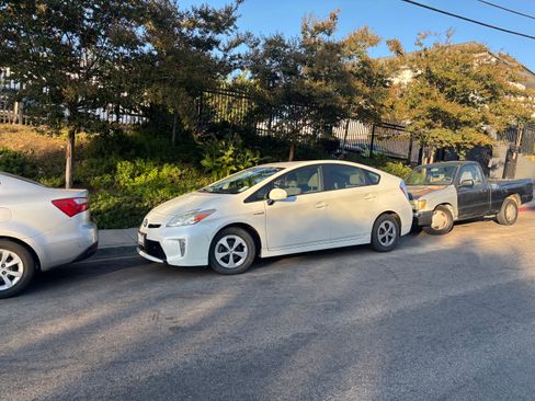 Used 2015 Toyota Prius Two FWD image 1