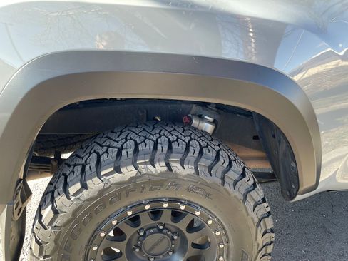 Used 2020 Toyota Tacoma TRD Off-Road w/ Technology Package image 25