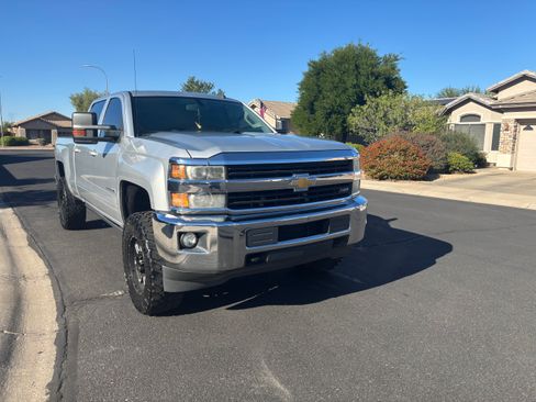 Used 2015 Chevrolet Silverado 2500 LT w/ LT Convenience Package image 2