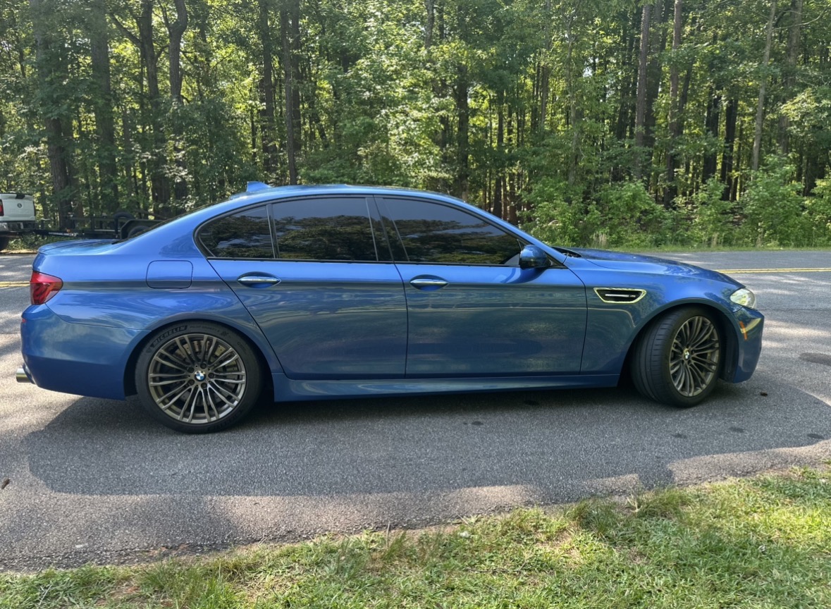 Used 2013 BMW M5 RWD image 2