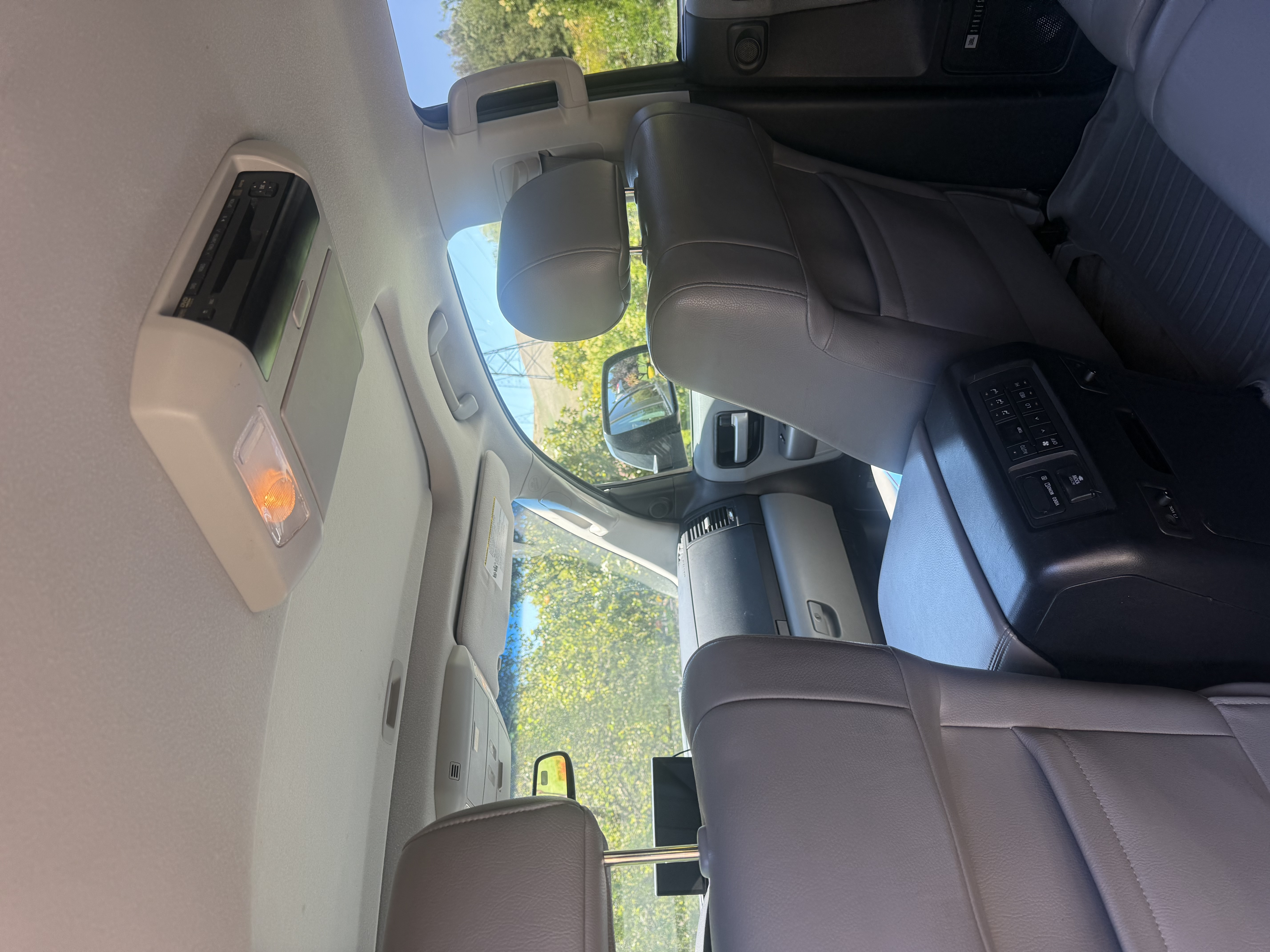 Used 2011 Toyota Sequoia Limited AWD/4WD image 9
