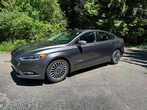 Used 2018 Ford Fusion Titanium FWD image 1