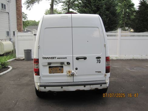 Used 2011 Ford Transit Connect XLT image 2