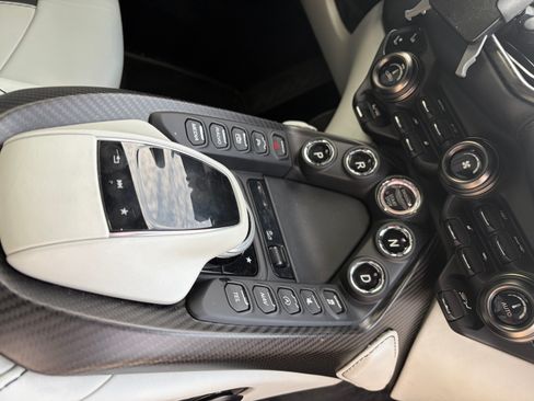 Used 2022 Aston Martin V8 Vantage Coupe image 21