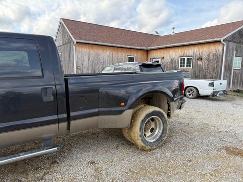 Used 2005 Ford F350 Lariat AWD/4WD image 4