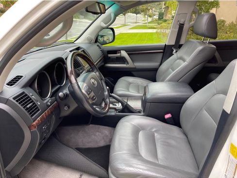 Used 2011 Toyota Land Cruiser image 10