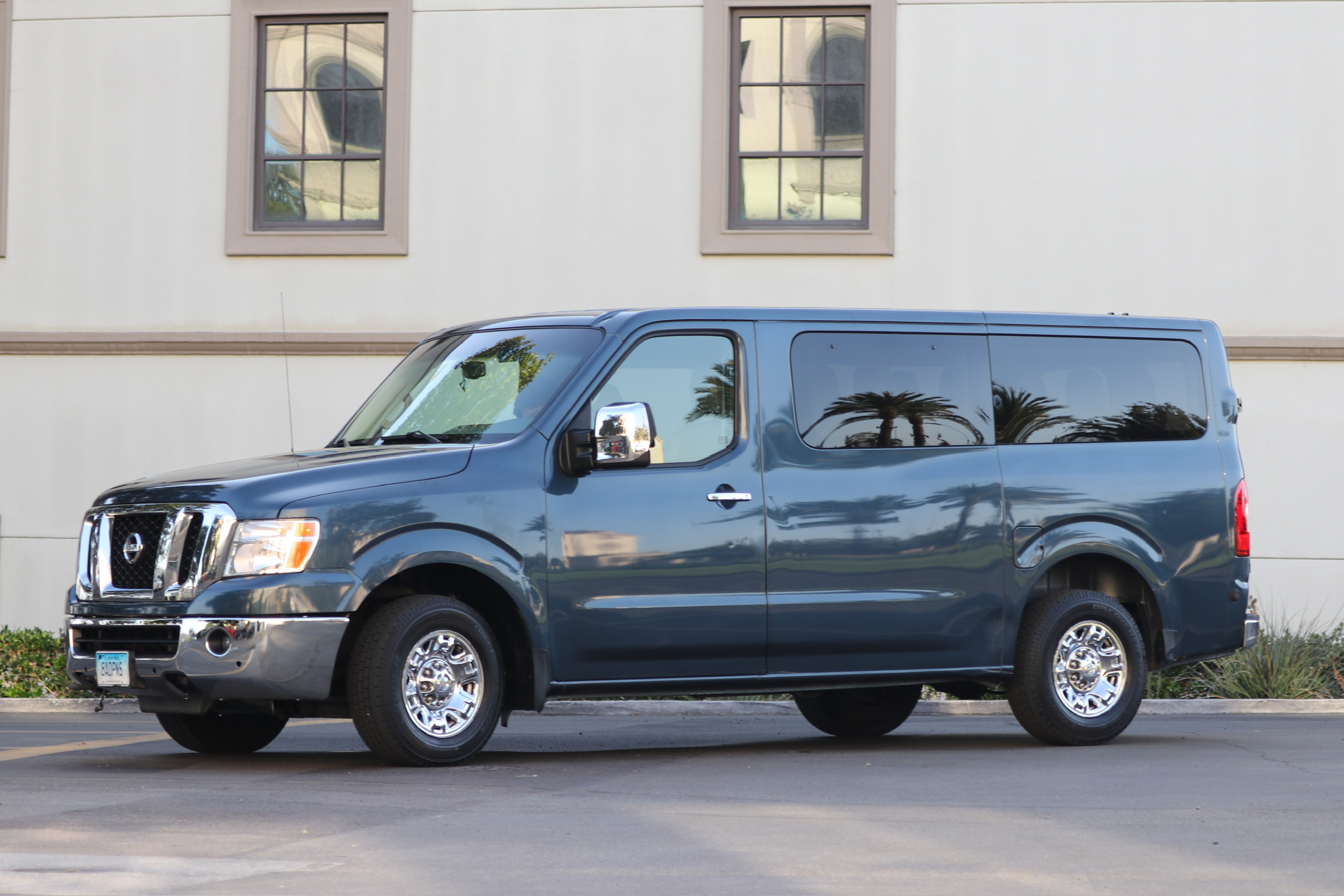 Used 2013 Nissan NV 3500 SL w/ Technology Pkg RWD image 1