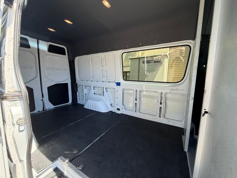 Used 2019 Mercedes-Benz Sprinter 144 image 9