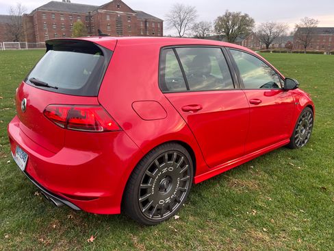 Used 2017 Volkswagen Golf R 4-Door image 8