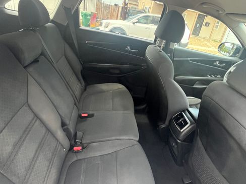 Used 2019 Kia Sorento L FWD image 9