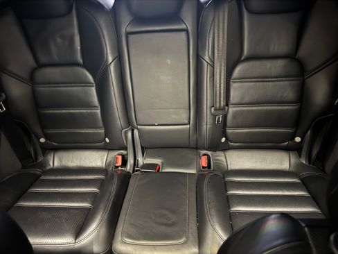 Used 2017 Porsche Cayenne S image 8