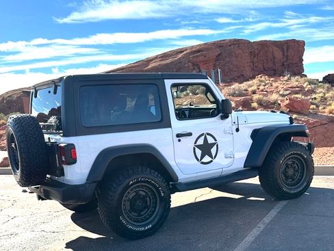 Used 2018 Jeep Wrangler Sport AWD/4WD image 5