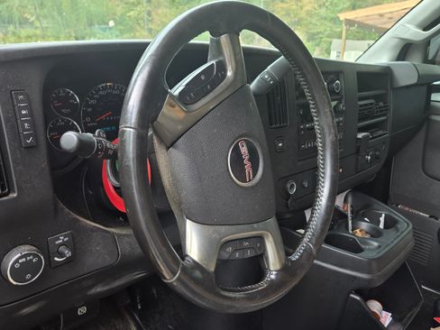 Used 2016 GMC Savana 3500 image 18