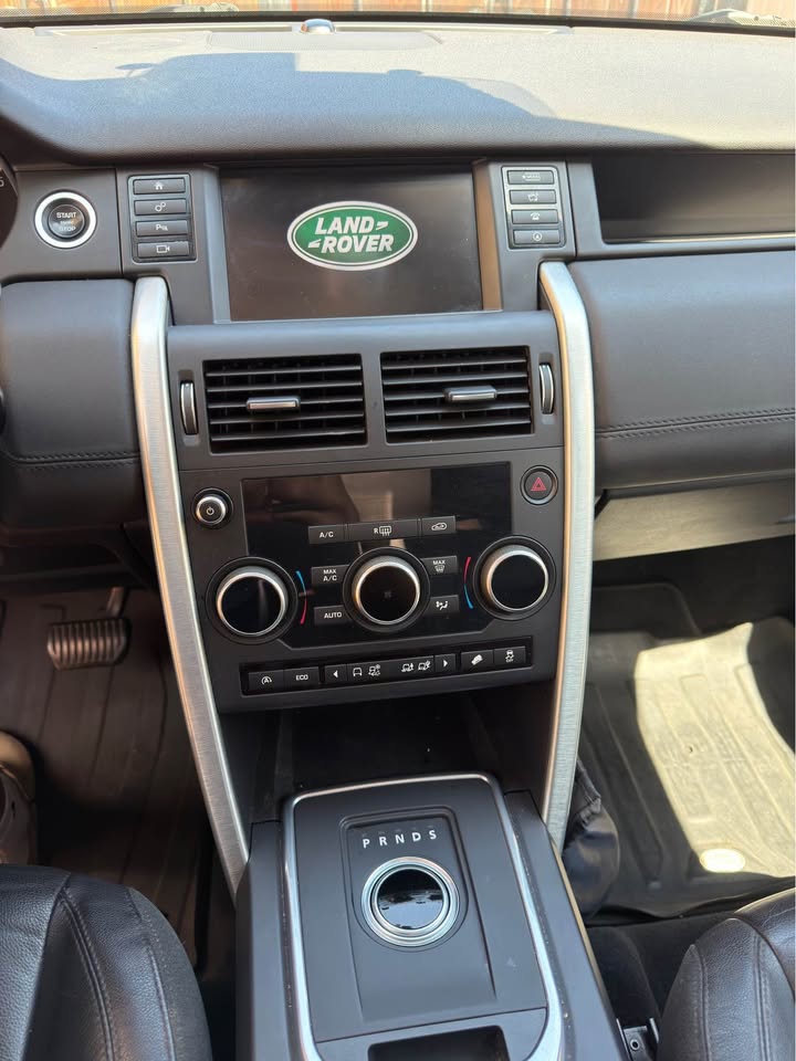 Used 2016 Land Rover Discovery Sport SE AWD/4WD image 10