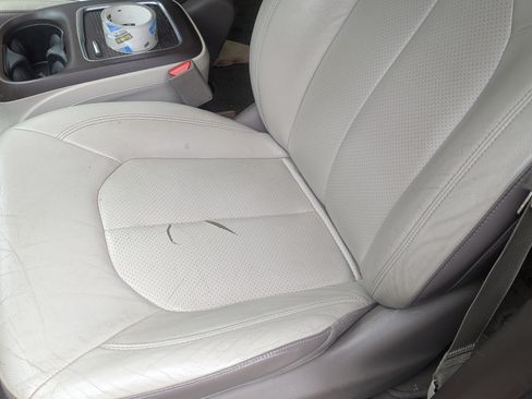 Used 2017 Chrysler Pacifica Touring-L Plus w/ Advanced Safetytec Group image 9