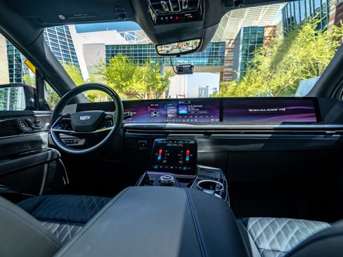 Used 2025 Cadillac Escalade IQ Sport 1 w/ LPO, ONYX Package image 13