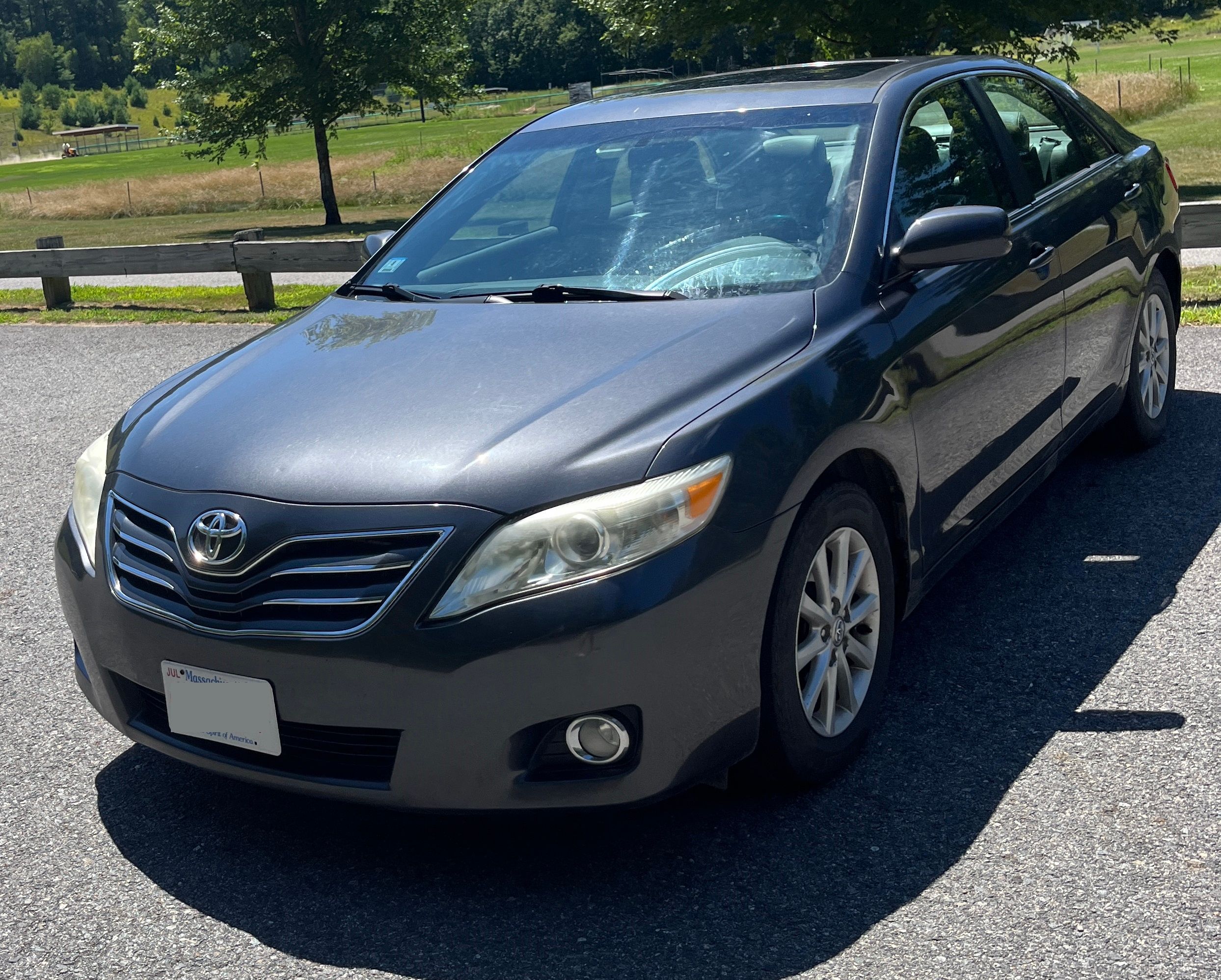 Used 2011 Toyota Camry XLE w/ XLE Extra-Value Pkg #2 FWD image 1