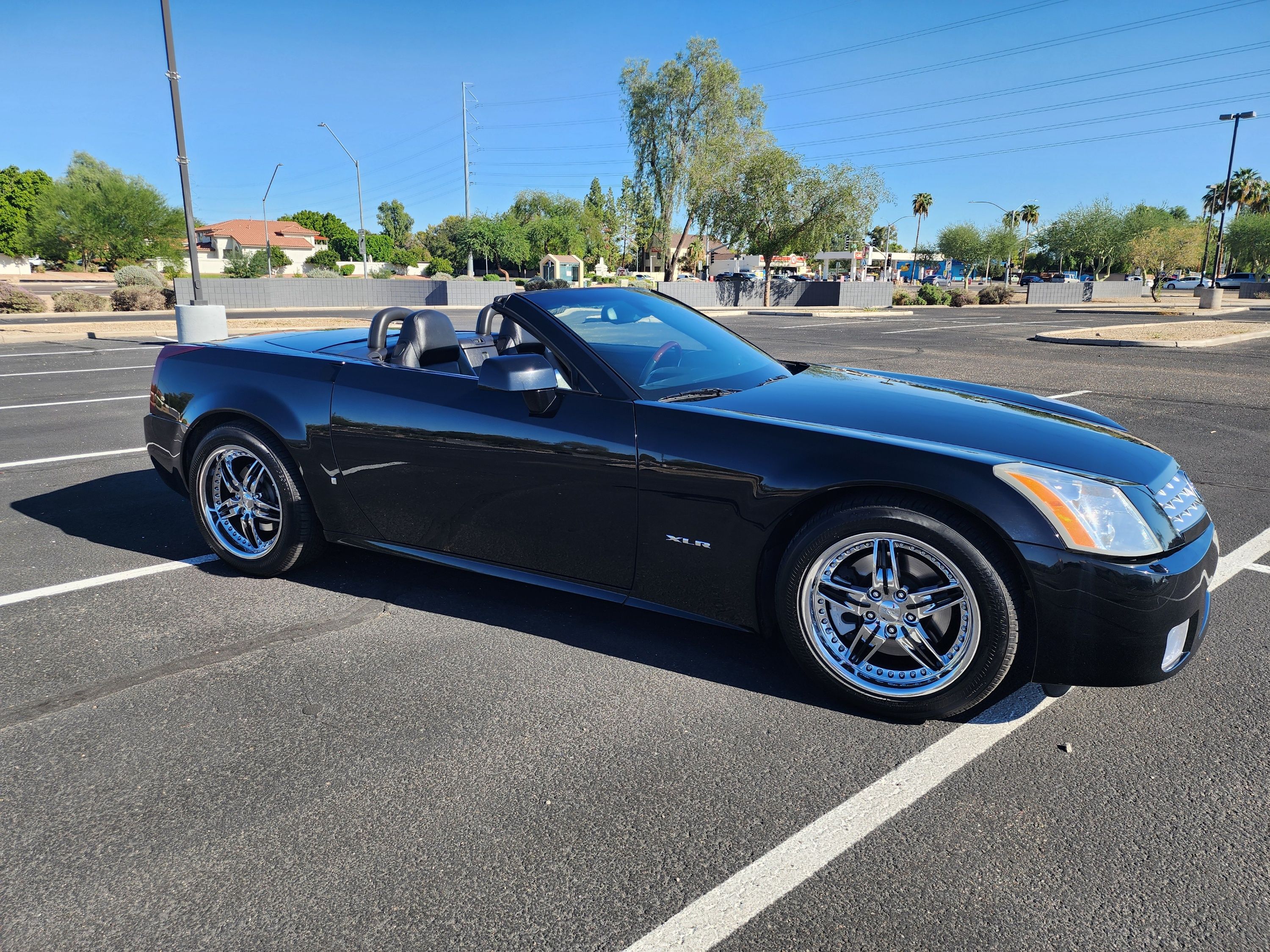 Used 2008 Cadillac XLR RWD image 9