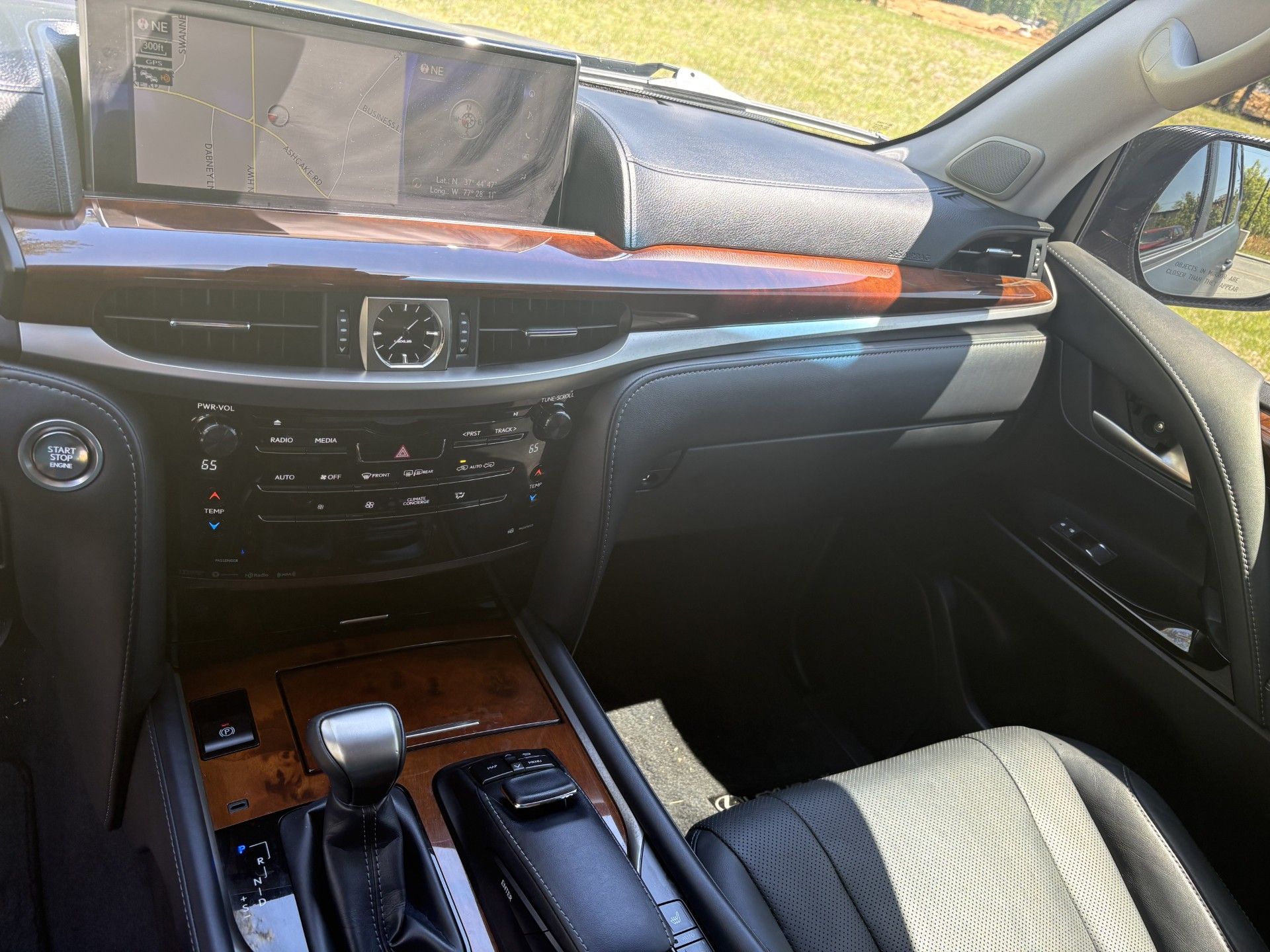 Used 2020 Lexus LX 570 4WD w/ Luxury Package image 11