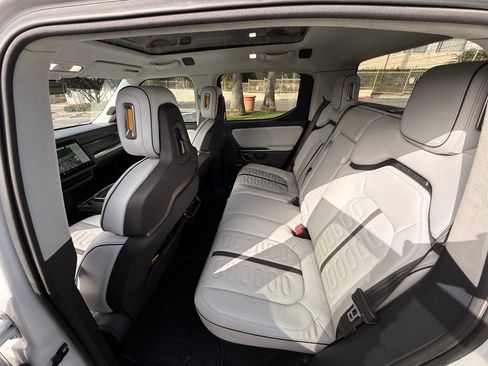 Used 2022 Rivian R1T Launch Edition image 17