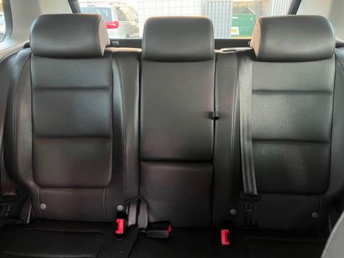 Used 2011 Volkswagen Tiguan SE FWD image 12