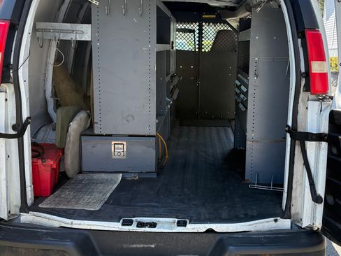 Used 2009 Chevrolet Express 2500 RWD image 5