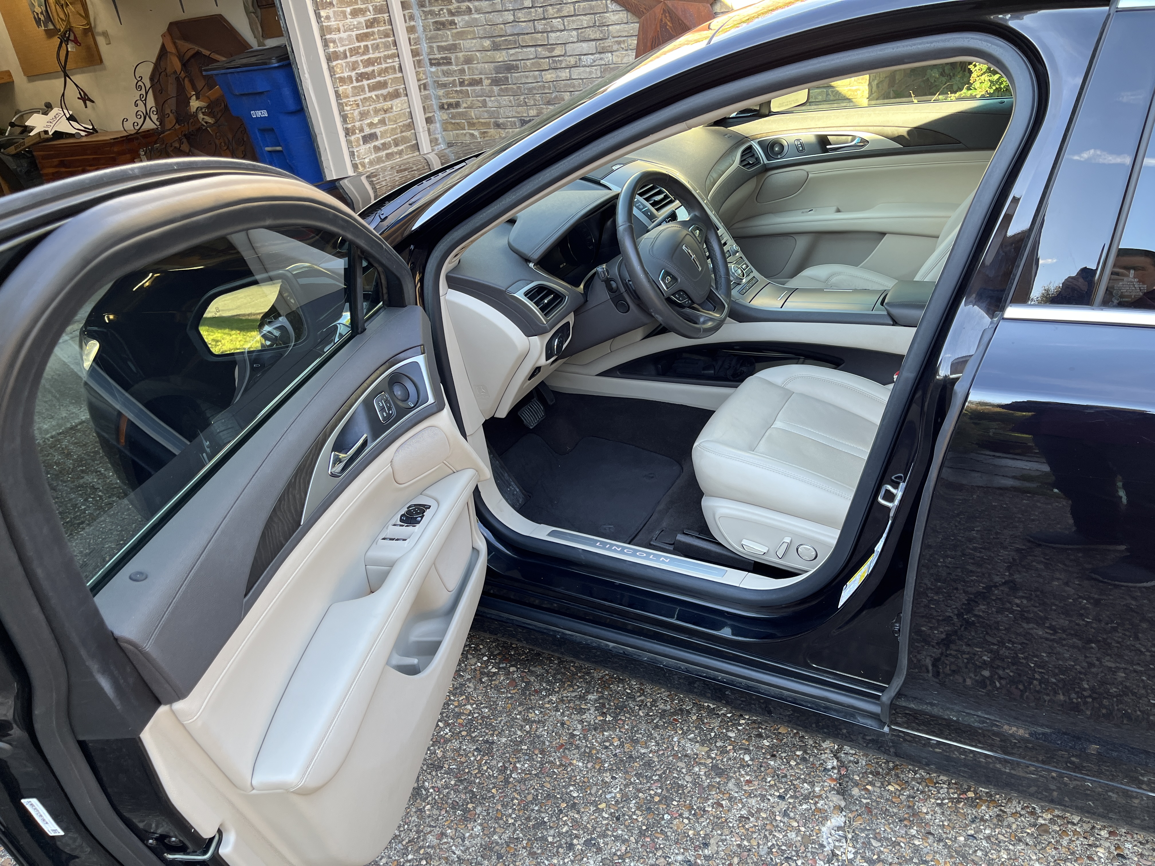Used 2020 Lincoln MKZ Reserve w/ Monochromatic Package FWD image 11