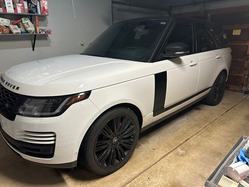 Used 2019 Land Rover Range Rover HSE image 1