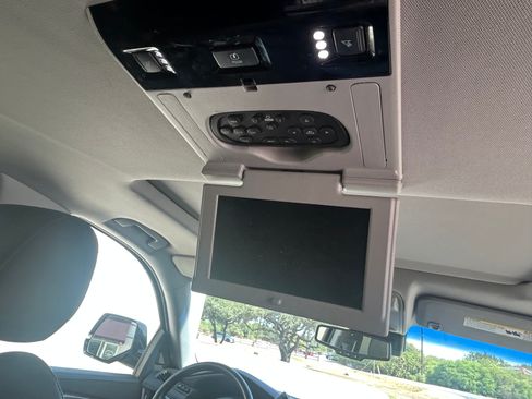Used 2015 Cadillac Escalade Luxury AWD/4WD image 6
