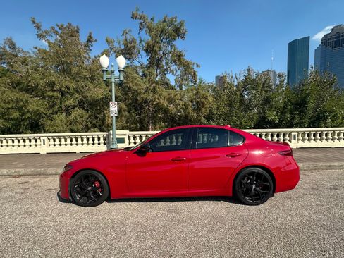 Used 2020 Alfa Romeo Giulia Sport Sedan 4D w/ Quick Order Package 22K Sport image 4