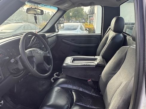 Used 2006 Chevrolet Silverado 3500 2WD Regular Cab w/ Heavy-Duty Power Package image 6