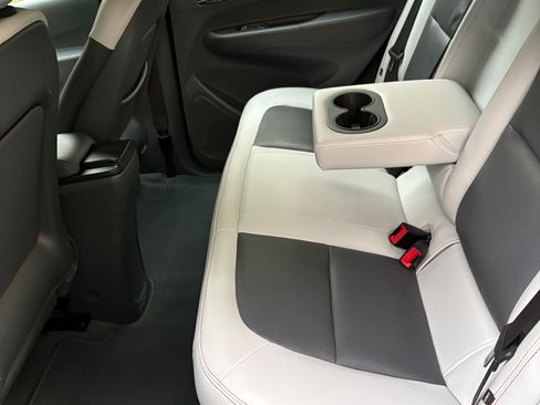 Used 2017 Chevrolet Bolt Premier FWD image 5