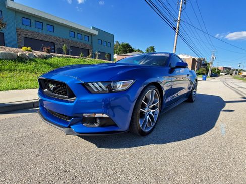 Used 2017 Ford Mustang GT Premium image 10