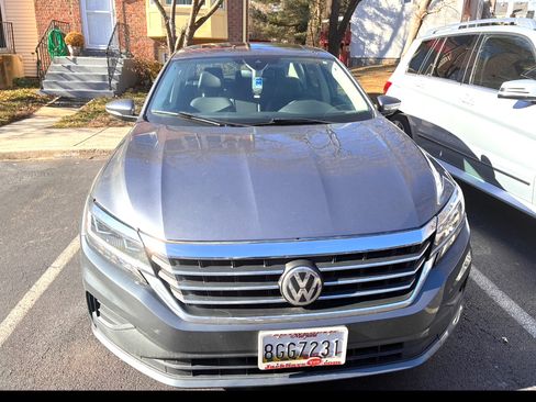 Used 2021 Volkswagen Passat 2.0T SE image 1