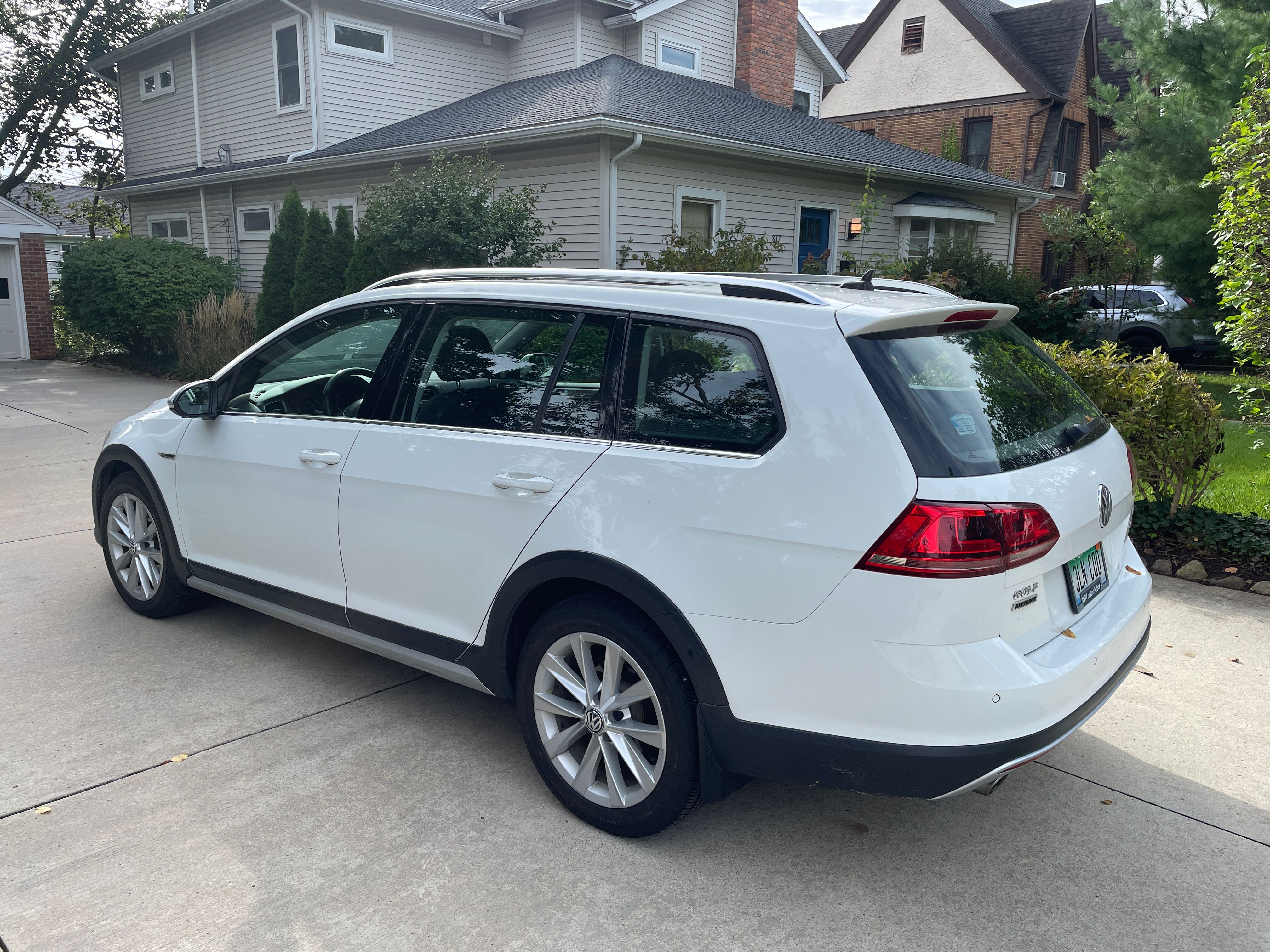 Used 2017 Volkswagen Golf Alltrack SE AWD/4WD image 8