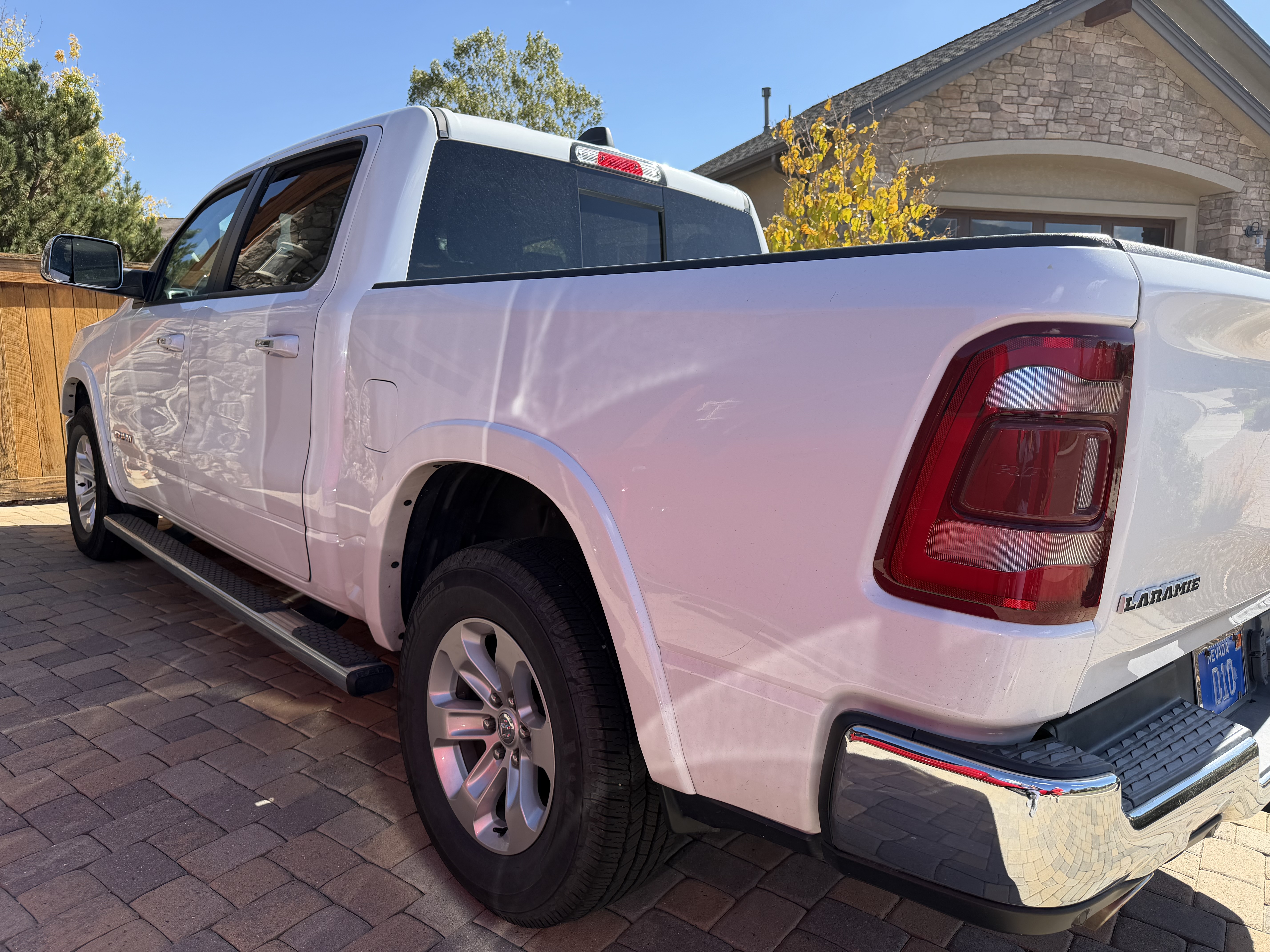 Used 2019 RAM 1500 Laramie AWD/4WD image 4