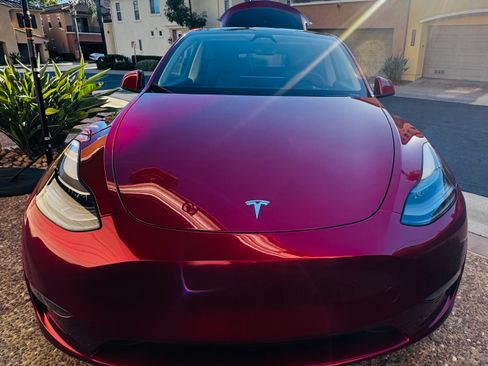 Used 2024 Tesla Model Y Long Range AWD/4WD image 5